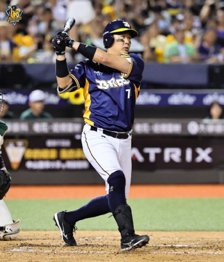 大巨蛋黃潮再起！許基宏九下敲再見安，兄弟4：3逆轉台鋼雄鷹